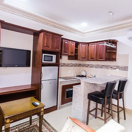 Residence Hoteliere Le Jomonia Либревил Екстериор снимка