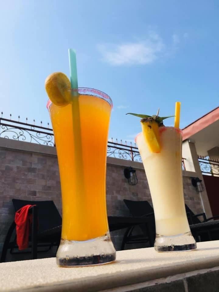 Residence Hoteliere Le Jomonia Либревил Екстериор снимка