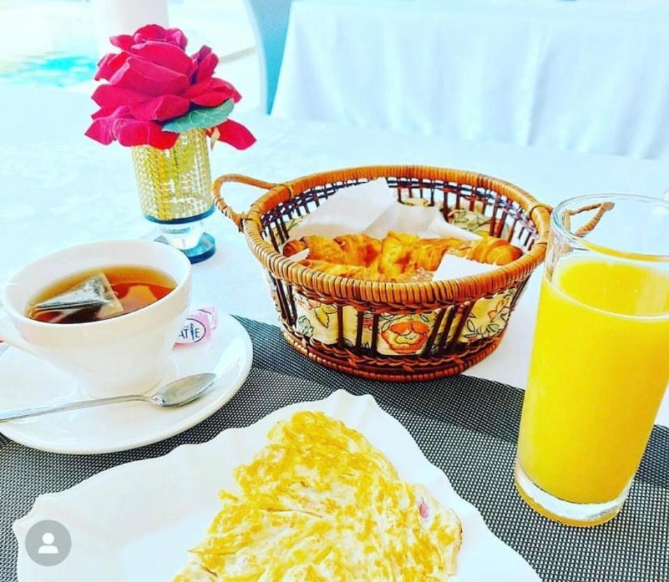 Residence Hoteliere Le Jomonia Либревил Екстериор снимка