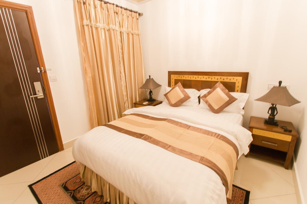 Residence Hoteliere Le Jomonia Либревил Екстериор снимка