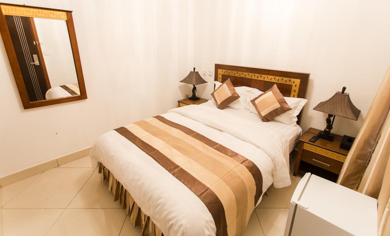 Residence Hoteliere Le Jomonia Либревил Екстериор снимка