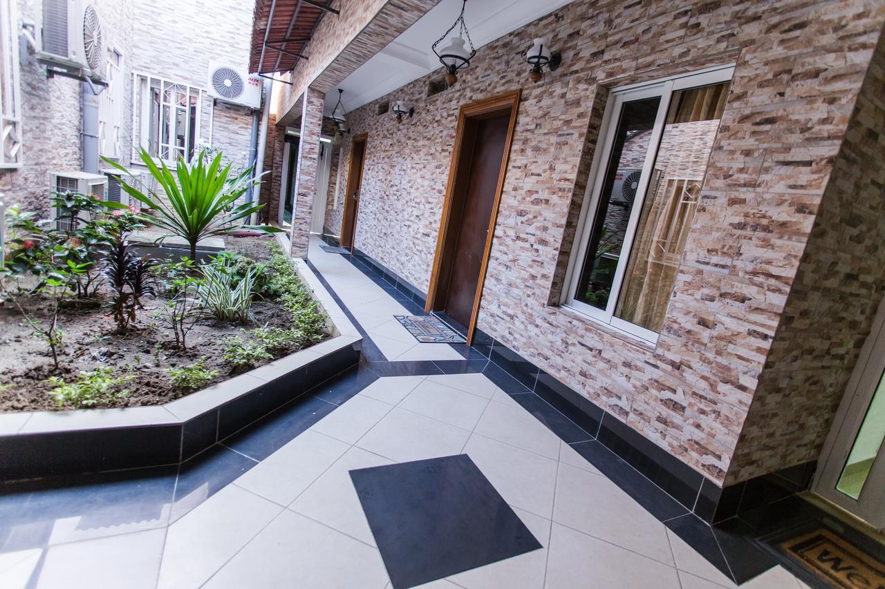 Residence Hoteliere Le Jomonia Либревил Екстериор снимка