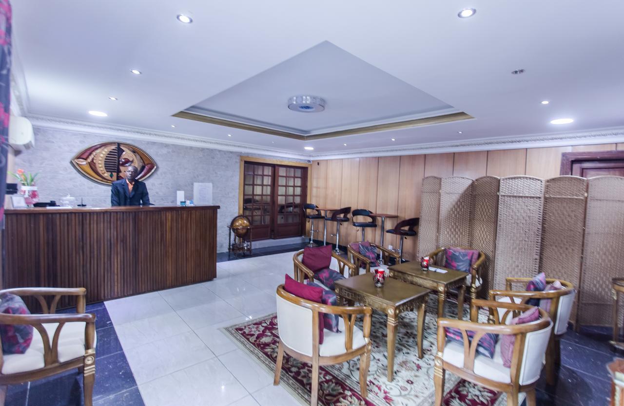 Residence Hoteliere Le Jomonia Либревил Екстериор снимка