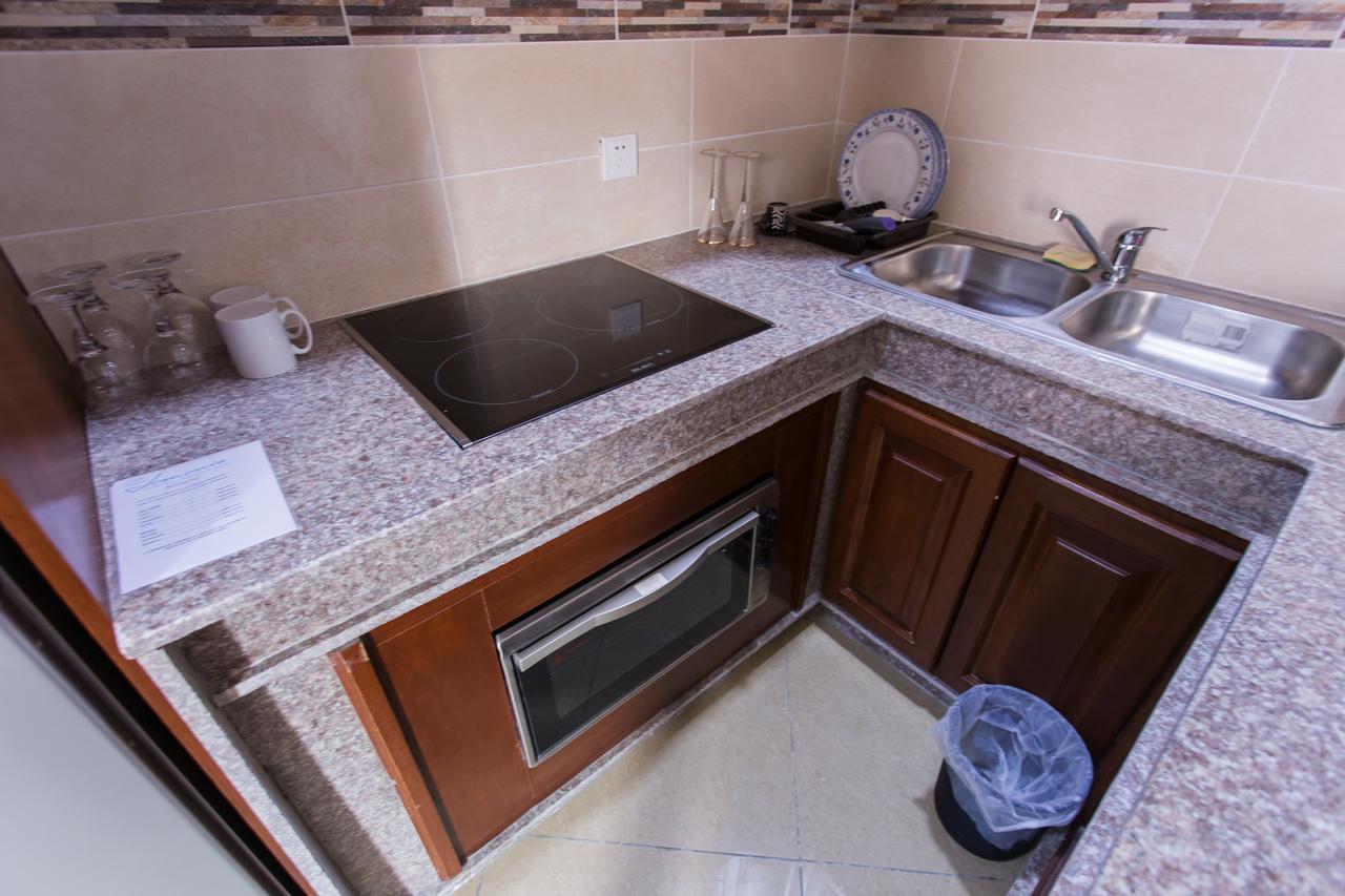 Residence Hoteliere Le Jomonia Либревил Екстериор снимка