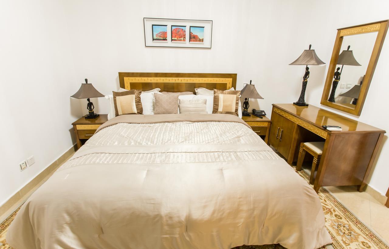 Residence Hoteliere Le Jomonia Либревил Екстериор снимка