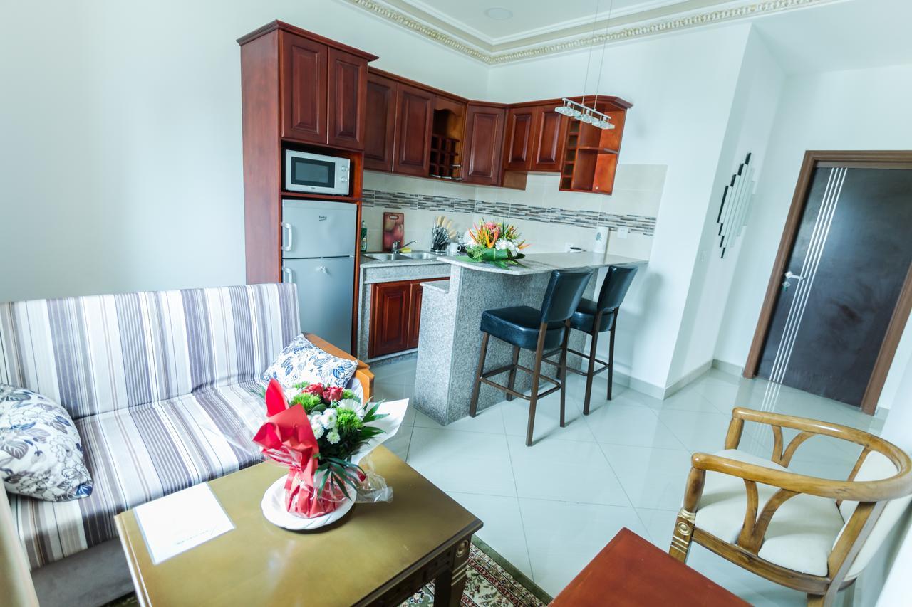 Residence Hoteliere Le Jomonia Либревил Екстериор снимка