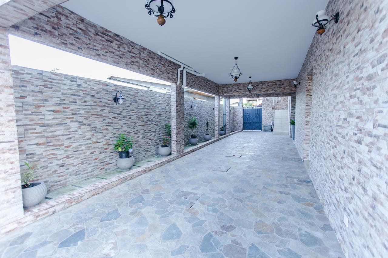 Residence Hoteliere Le Jomonia Либревил Екстериор снимка