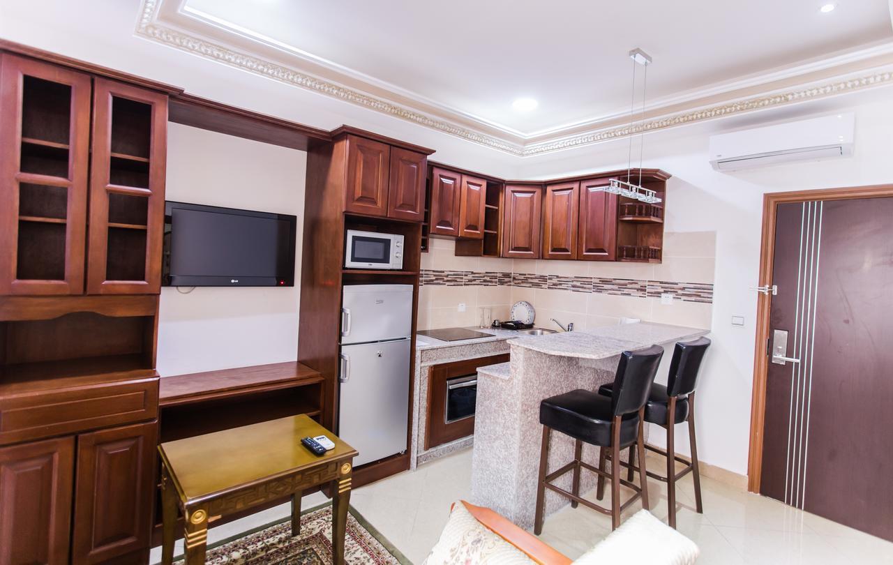 Residence Hoteliere Le Jomonia Либревил Екстериор снимка