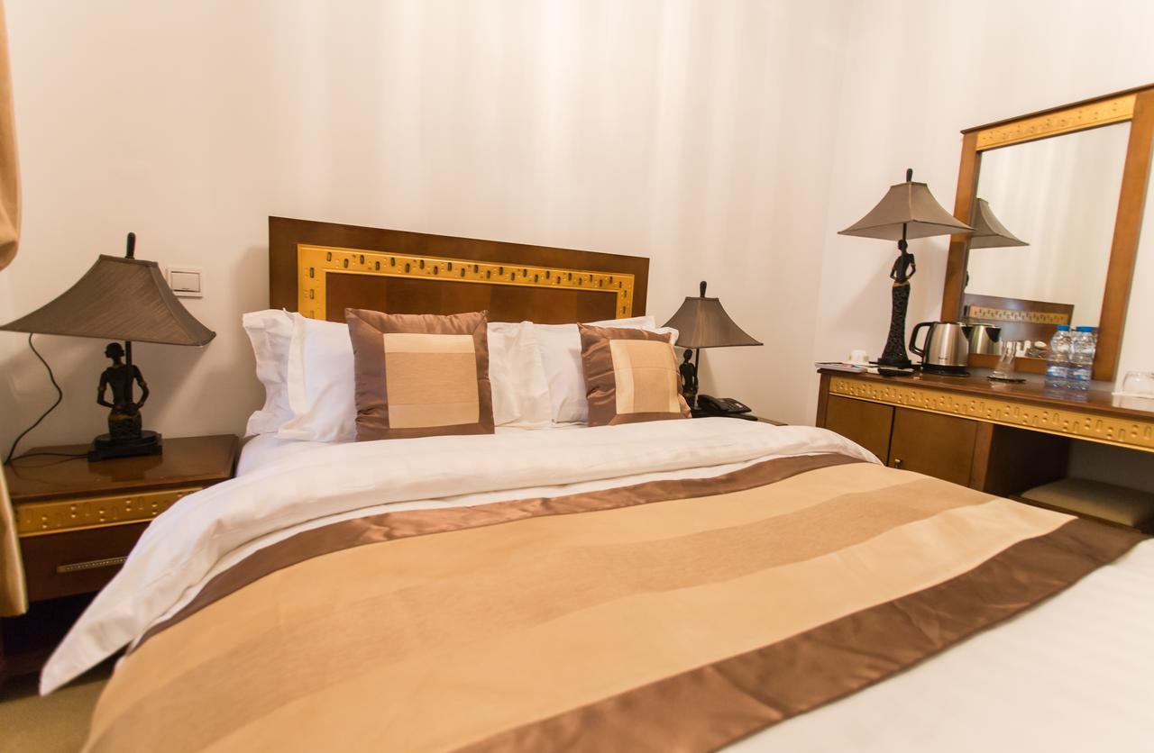 Residence Hoteliere Le Jomonia Либревил Екстериор снимка