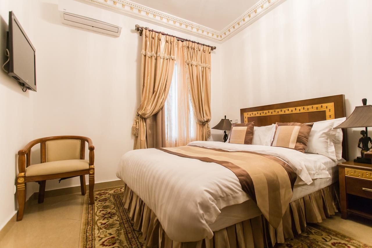 Residence Hoteliere Le Jomonia Либревил Екстериор снимка
