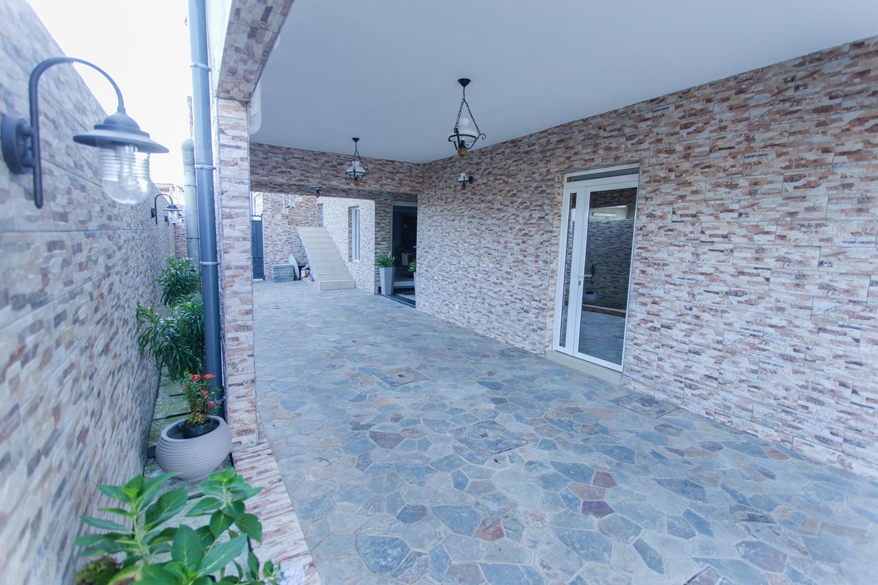 Residence Hoteliere Le Jomonia Либревил Екстериор снимка