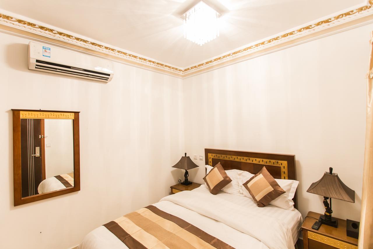 Residence Hoteliere Le Jomonia Либревил Екстериор снимка
