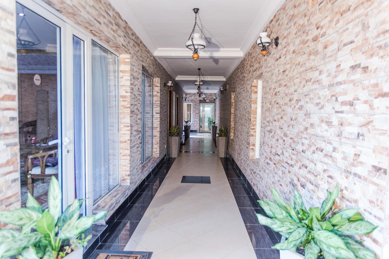 Residence Hoteliere Le Jomonia Либревил Екстериор снимка