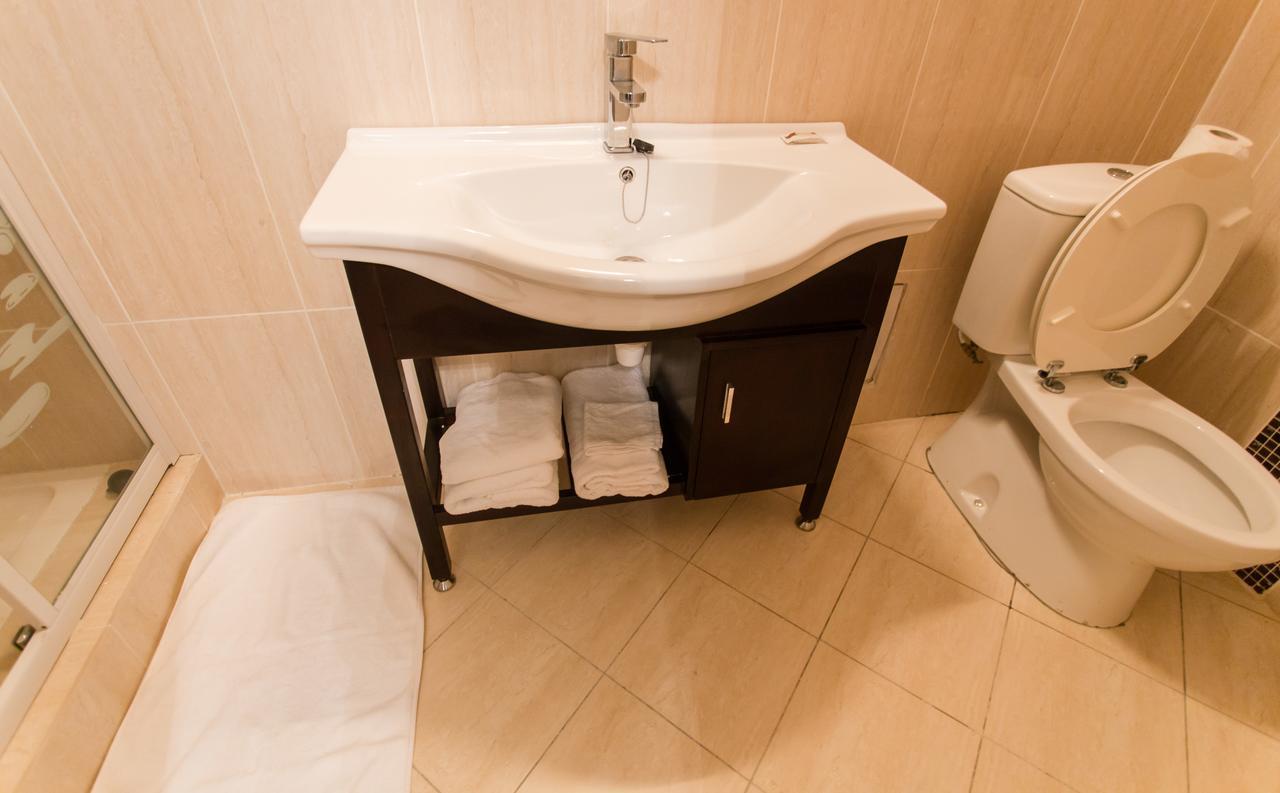 Residence Hoteliere Le Jomonia Либревил Екстериор снимка