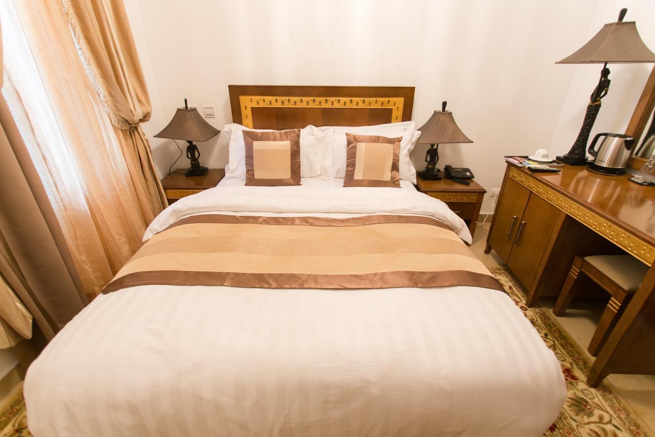 Residence Hoteliere Le Jomonia Либревил Екстериор снимка