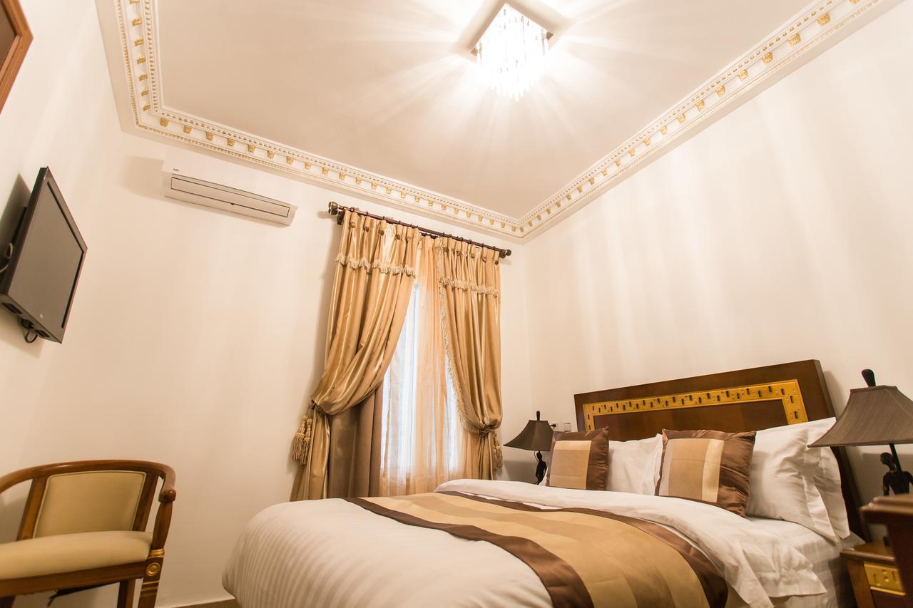 Residence Hoteliere Le Jomonia Либревил Екстериор снимка