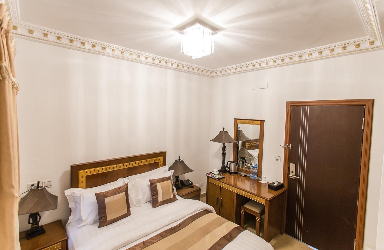 Residence Hoteliere Le Jomonia Либревил Екстериор снимка
