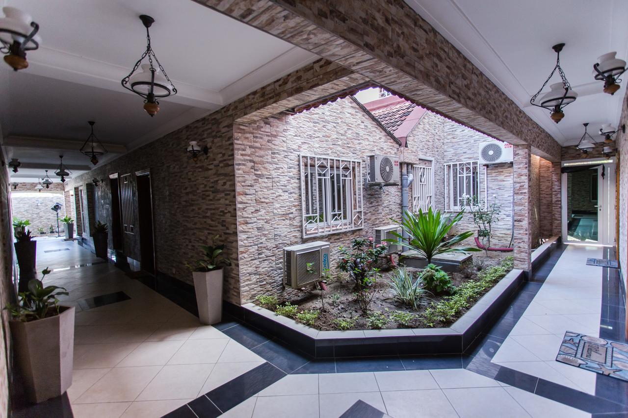 Residence Hoteliere Le Jomonia Либревил Екстериор снимка