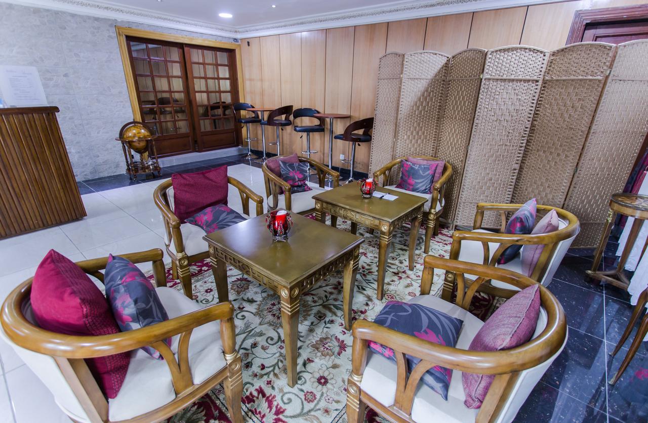 Residence Hoteliere Le Jomonia Либревил Екстериор снимка