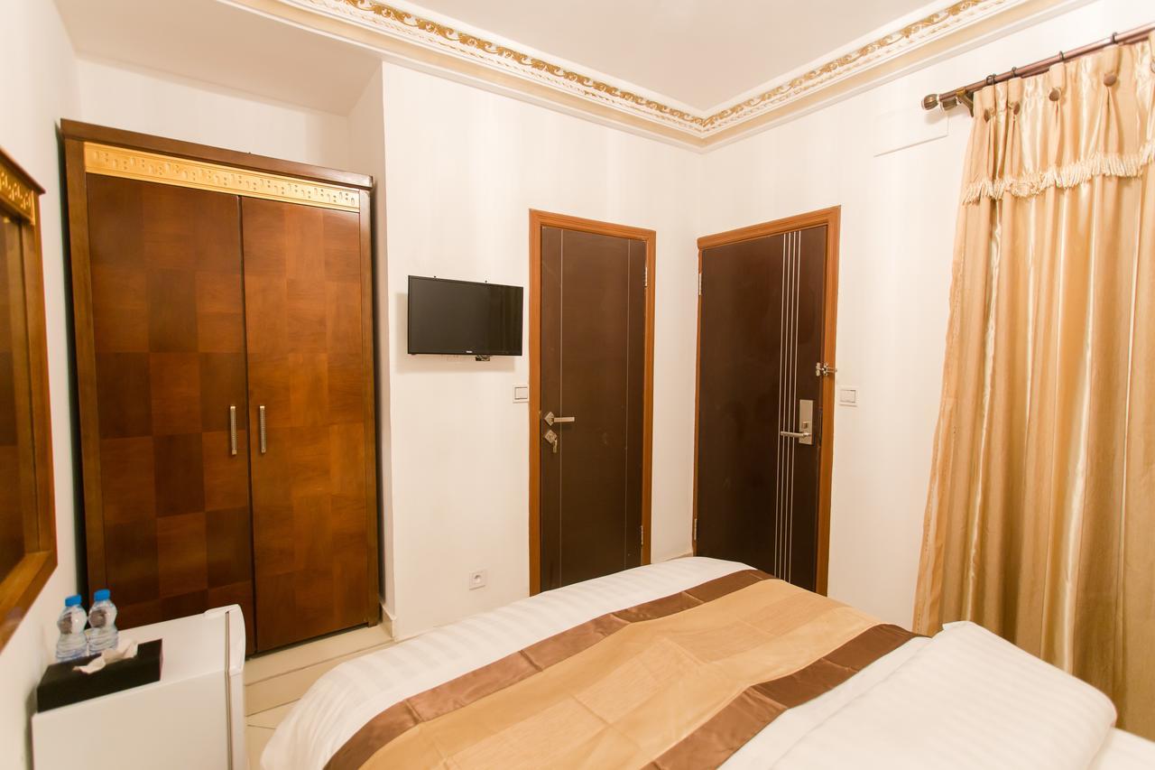 Residence Hoteliere Le Jomonia Либревил Екстериор снимка