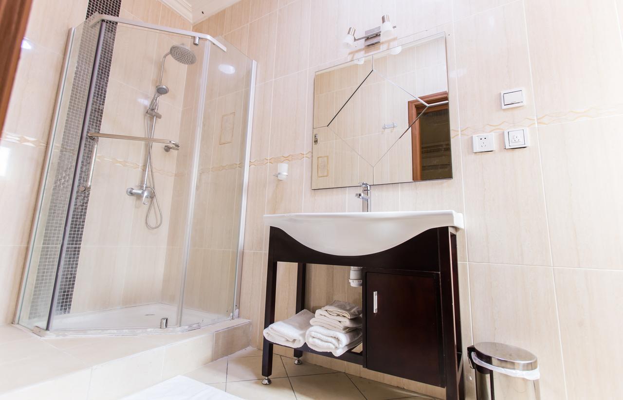 Residence Hoteliere Le Jomonia Либревил Екстериор снимка