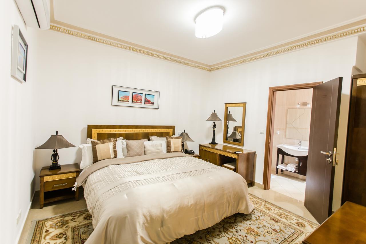 Residence Hoteliere Le Jomonia Либревил Екстериор снимка