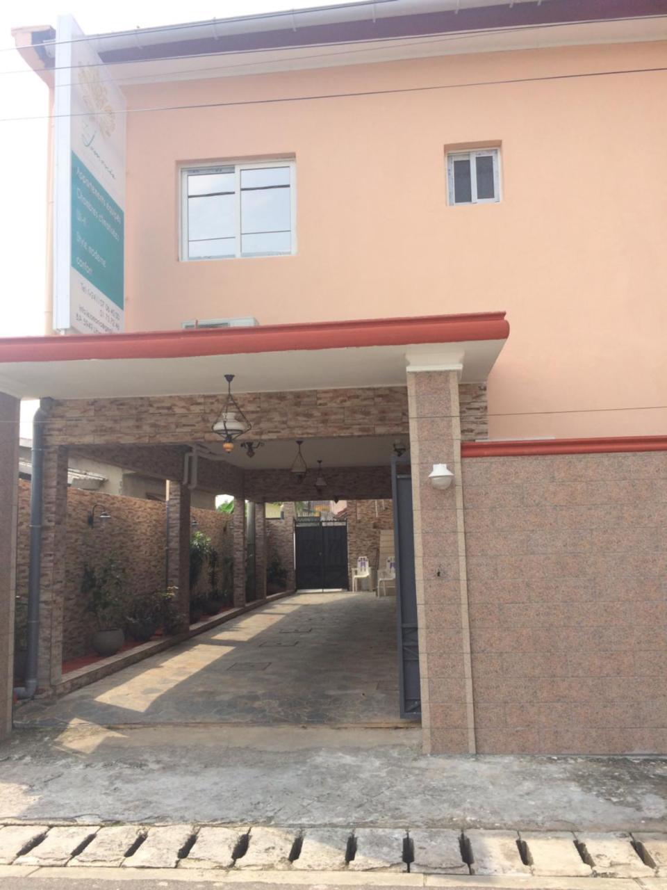 Residence Hoteliere Le Jomonia Либревил Екстериор снимка