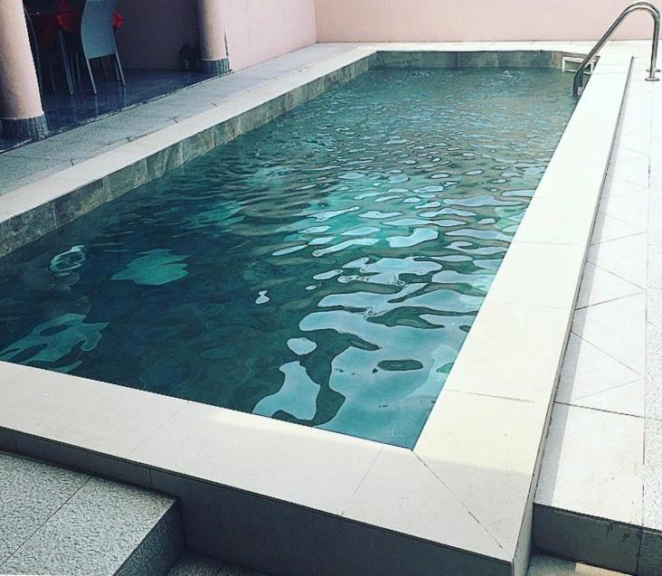 Residence Hoteliere Le Jomonia Либревил Екстериор снимка